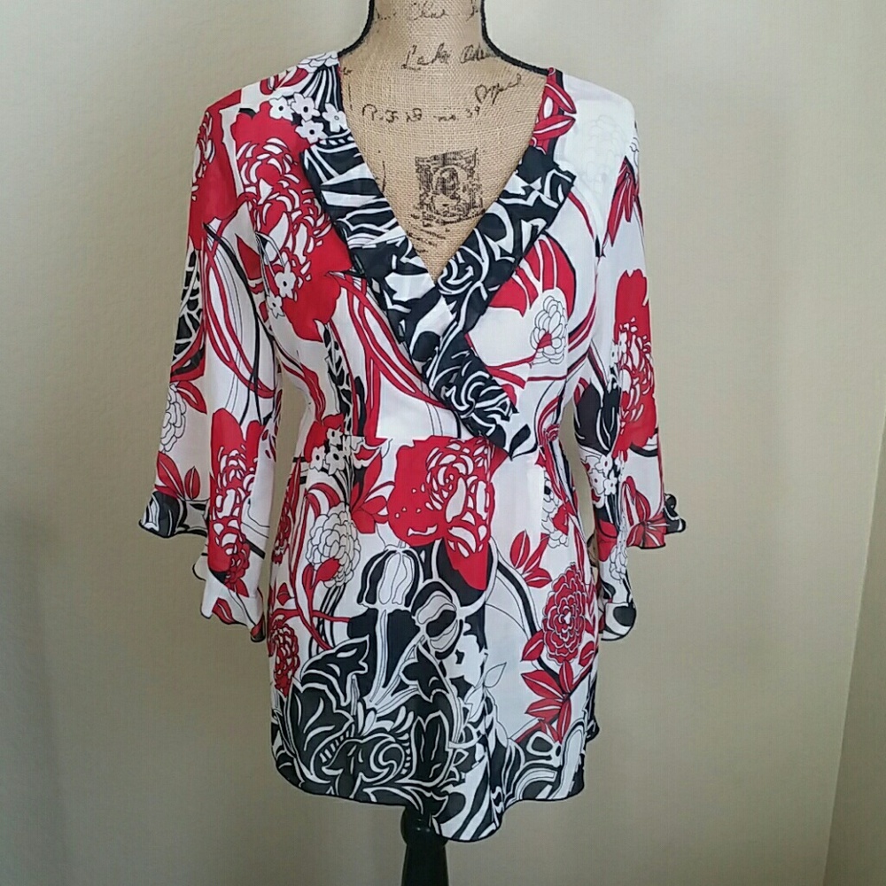 Foral Top With Tie In The Back - Picture 1 of 3